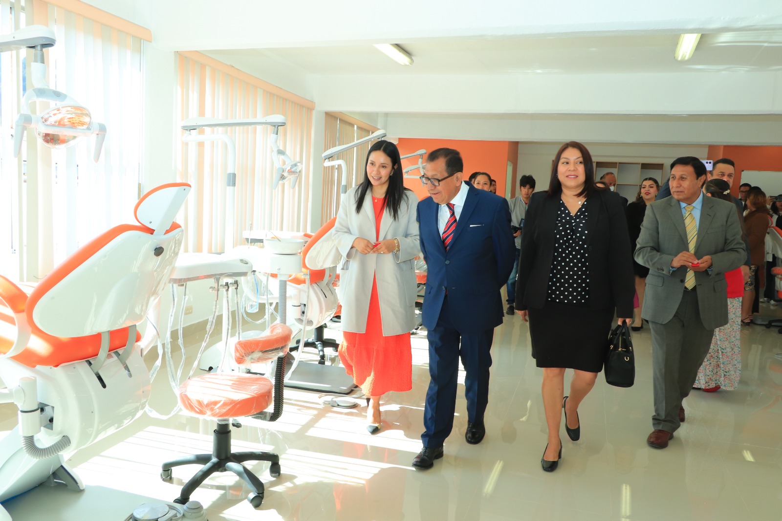 Inaugura Rector de la UATx la Clínica de Cirugía Bucal en Odontología